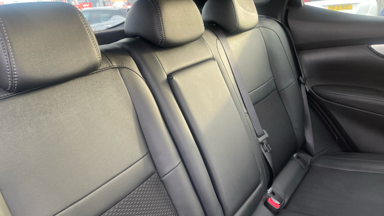 Nissan Qashqai 1.6 DiG-T Tekna 5dr Petrol Hatchback